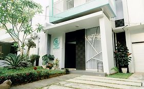 Akhtar Guest House Near Situ Gede